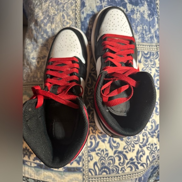 Nike Air Jordan 1 Mid Gym - Picture 1 of 6